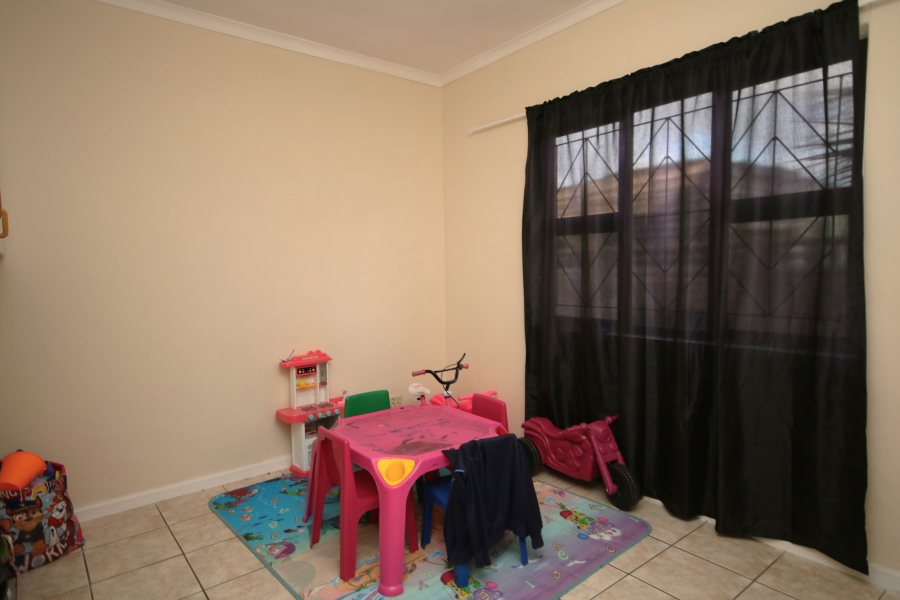 4 Bedroom Property for Sale in Gustrouw Western Cape